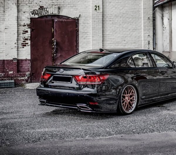 Lip trasero Lexus LS Mk4 FL